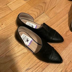 Black leather flats , cool cut out